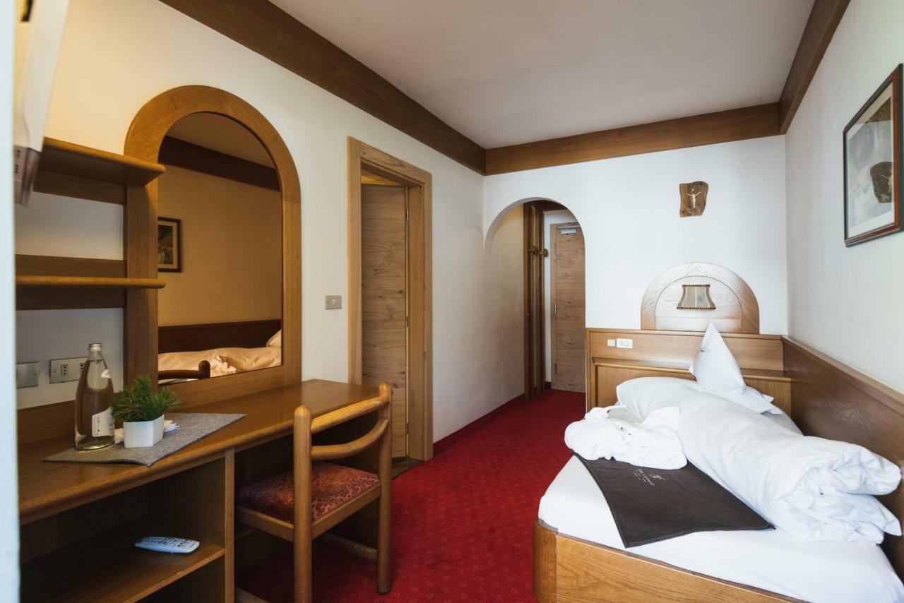 Hotel Catinaccio ヴィーゴ・ディ・ファッサ エクステリア 写真